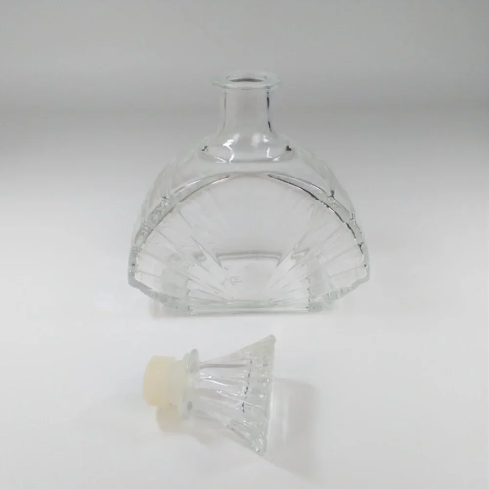 Glass Decanter with Stopper